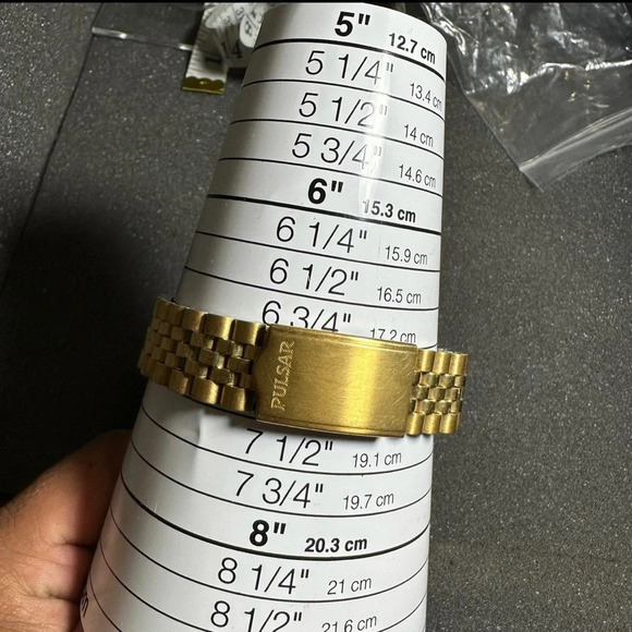 Vintage PULSAR Mens Quartz Watch Day Date Gold Tone Working V533-8B50 *READ* - Picture 9 of 10